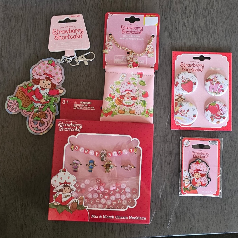 Strawberry Shortcake Gift Set w/Charm Necklace, Bracelet, Keychain, More
